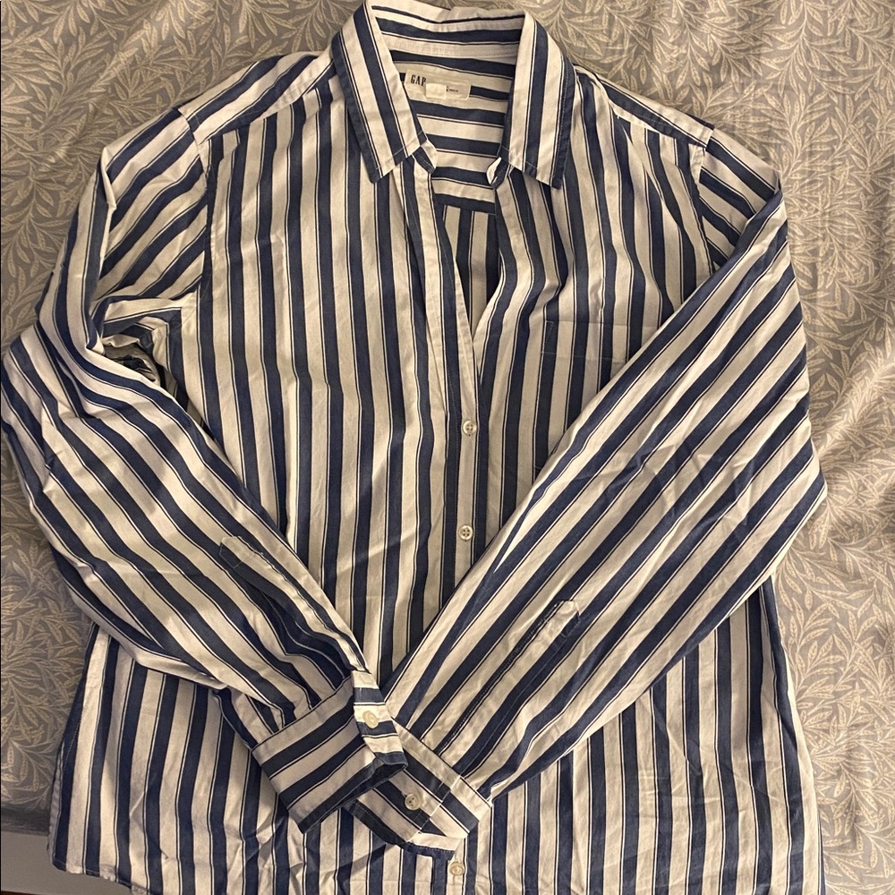 Gap blue stripe button up